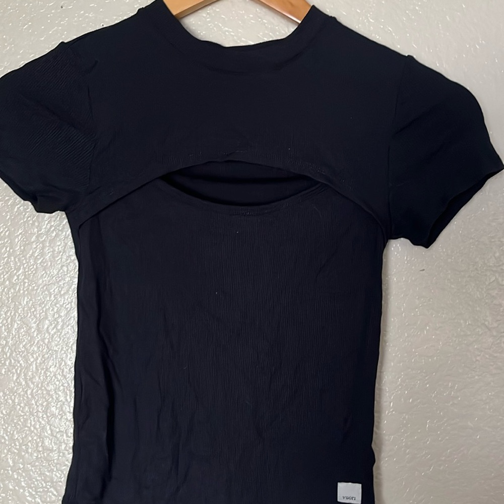 Vuori Cove Cut Out Open Keyhole Short Sleeve T-shirt size xs